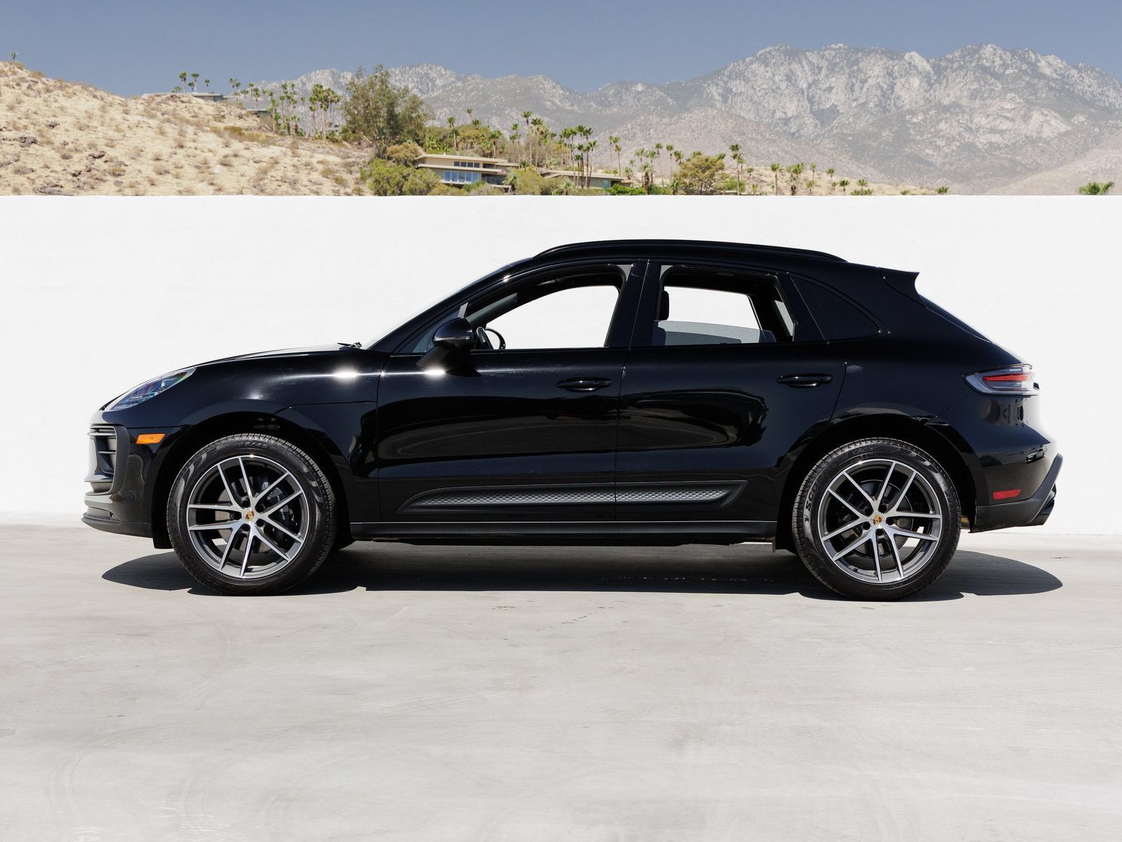 Used 2026 Porsche Macan AWD/4WD image 2