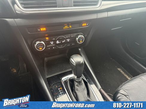 Used 2018 MAZDA MAZDA3 Grand Touring image 11