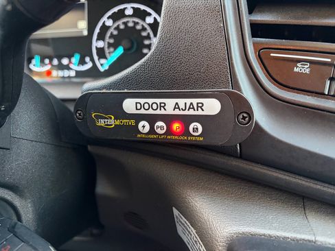 Used 2020 Ford Transit 150 XL image 21