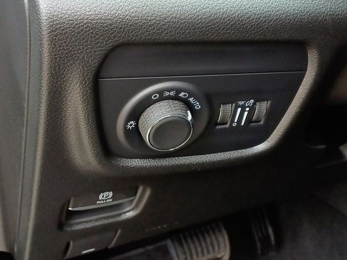 Used 2025 Jeep Grand Cherokee Laredo X AWD/4WD image 13