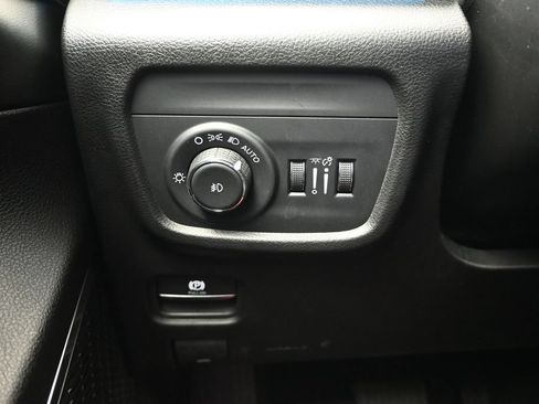 Used 2025 Jeep Grand Cherokee Summit AWD/4WD image 23