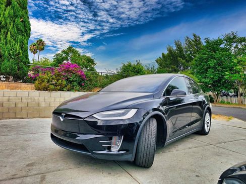 Used 2017 Tesla Model X 75D image 2