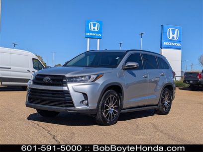 Used 2017 Toyota Highlander SE