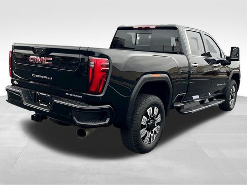 Used 2025 GMC Sierra 2500 Denali image 5