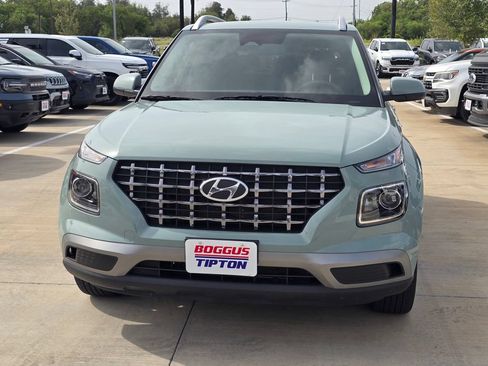 Used 2025 Hyundai Venue SEL FWD image 10