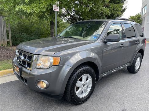 Used 2010 Ford Escape XLT FWD image 2