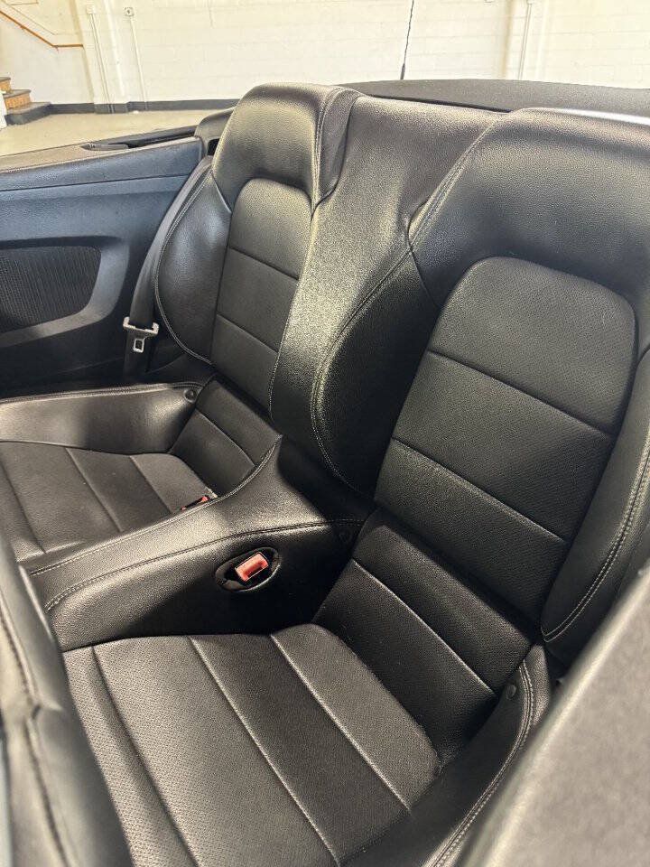 Used 2018 Ford Mustang Premium RWD image 6