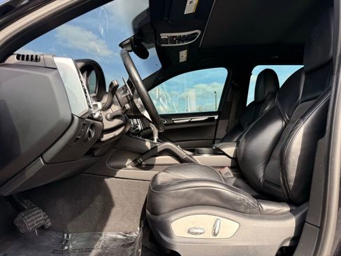 Used 2017 Porsche Cayenne image 13