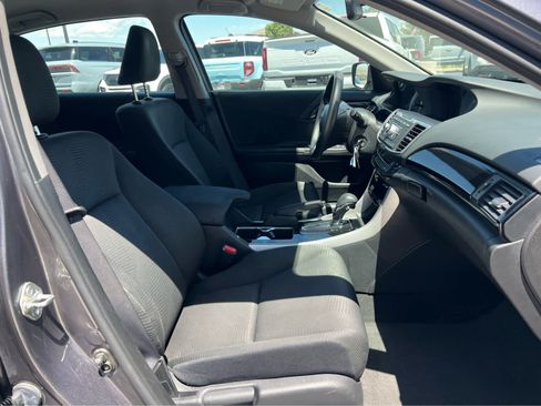 Used 2017 Honda Accord LX image 10