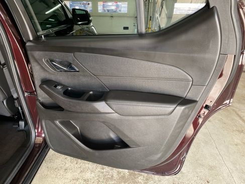 Used 2023 Chevrolet Traverse LT w/ LT Premium Package image 15