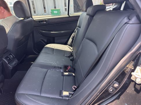 Used 2019 Subaru Outback 2.5i Limited AWD/4WD image 4