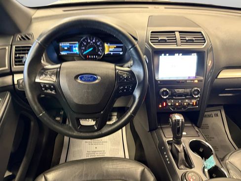 Used 2018 Ford Explorer XLT w/ Equipment Group 202A image 25