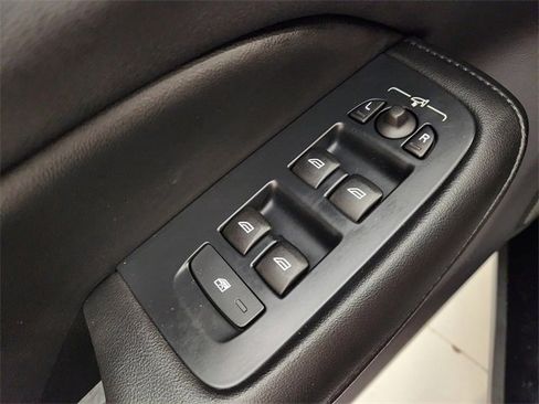 Used 2024 Volvo S60 B5 Core image 23