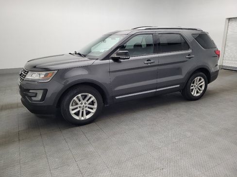 Used 2017 Ford Explorer XLT w/ Equipment Group 202A image 2
