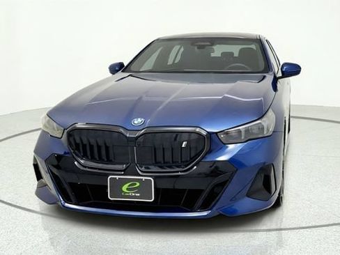 Used 2026 BMW i5 eDrive40 w/ M Sport Package AWD/4WD image 3
