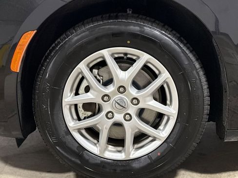 Used 2023 Chrysler Pacifica Touring-L image 27