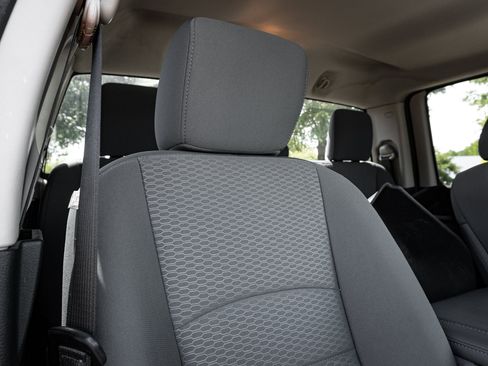 Used 2018 RAM 1500 Express AWD/4WD image 33
