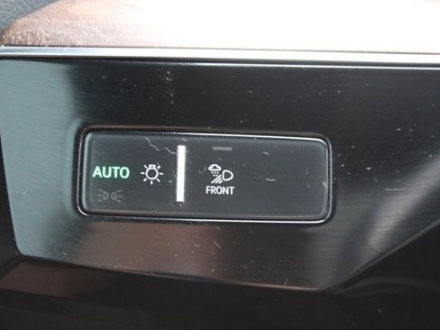 Used 2019 Audi e-tron Premium Plus image 13