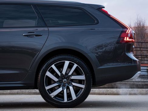 Used 2021 Volvo V90 T6 Cross Country w/ Climate Package image 4