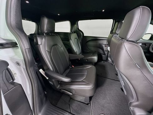 New 2026 Chrysler Pacifica Select w/ S Appearance Package AWD/4WD image 34