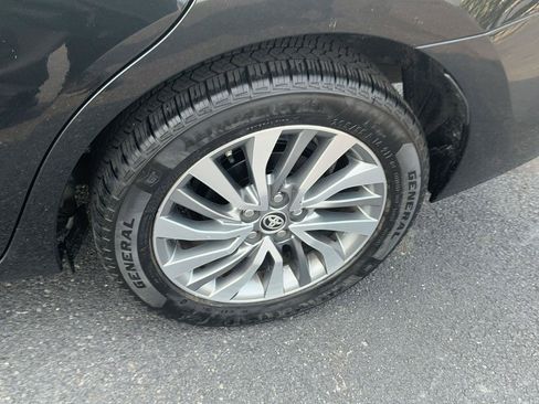 Used 2018 Toyota Corolla XLE FWD image 13