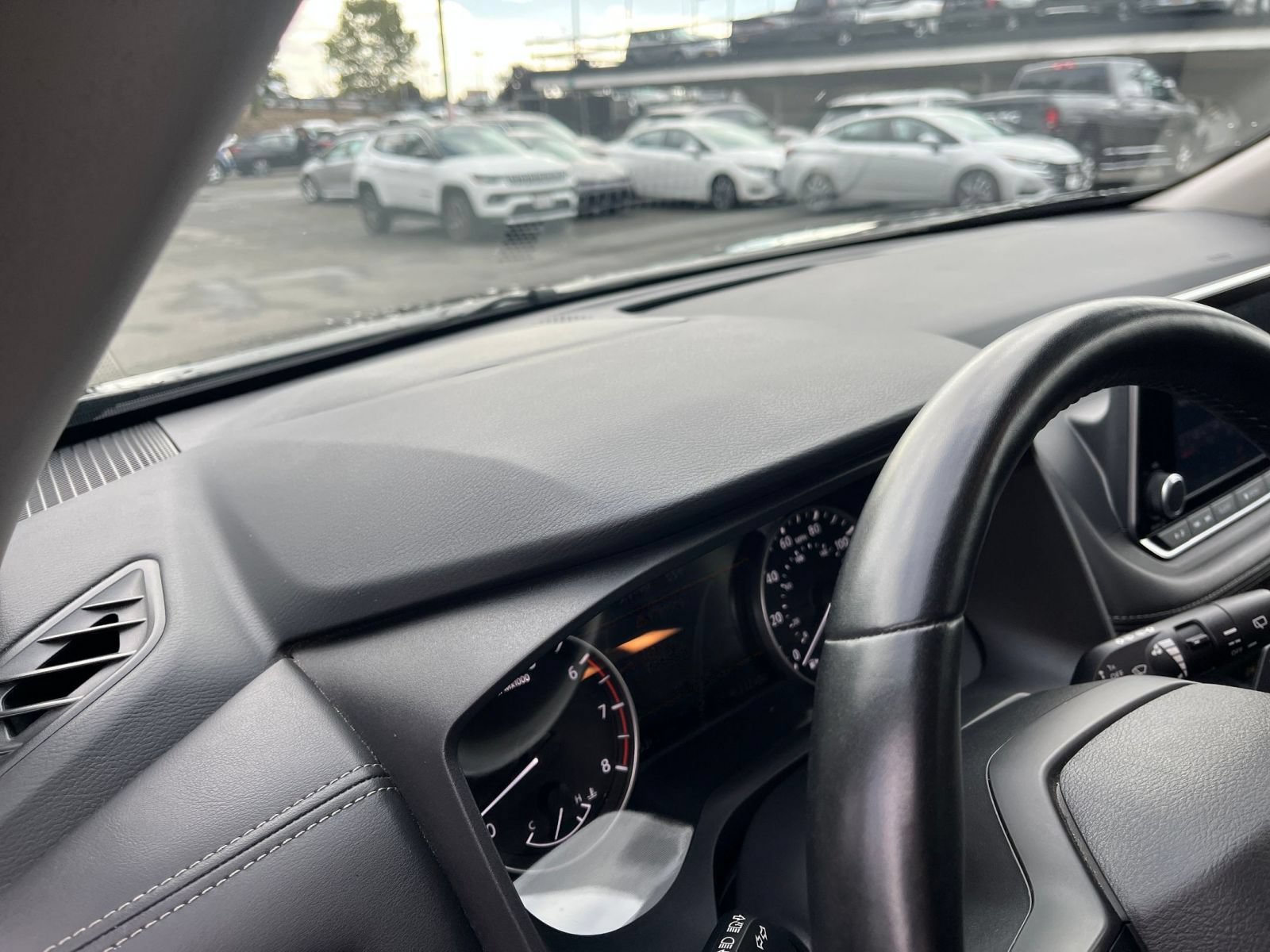 Used 2025 Nissan Rogue SV FWD image 35