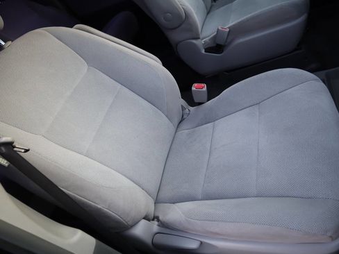 Used 2015 Toyota Sienna L image 37