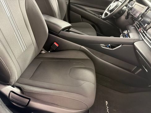 Used 2022 Hyundai Elantra SEL w/ Convenience Package FWD image 18