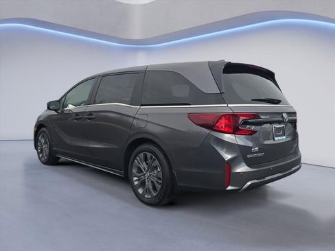 New 2026 Honda Odyssey Touring image 4