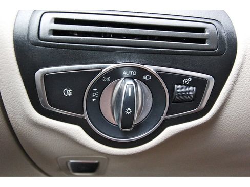 Used 2021 Mercedes-Benz GLC 300 image 24