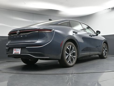 Certified 2025 Toyota Crown XLE image 27