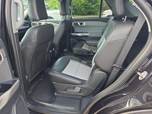 Used 2023 Ford Explorer XLT w/ Equipment Group 202A AWD/4WD image 7