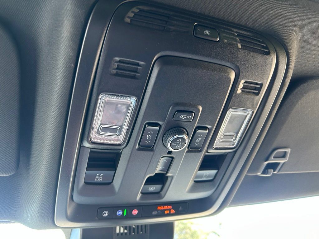Used 2025 GMC Yukon Denali w/ Denali Reserve Package RWD image 70