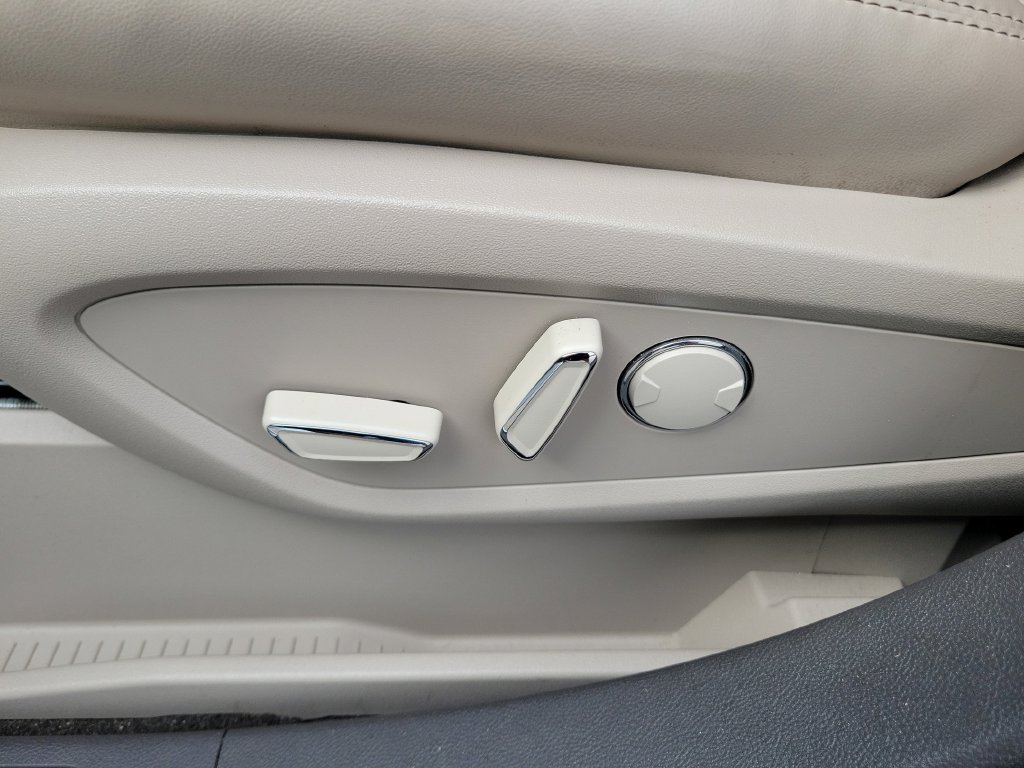 Used 2023 Lincoln Nautilus Reserve FWD image 23