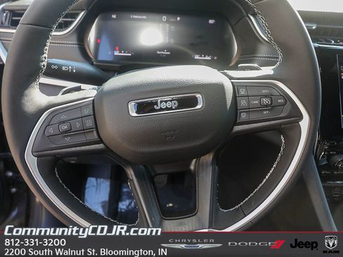 New 2025 Jeep Grand Cherokee Laredo X w/ Luxury Tech Group I image 13