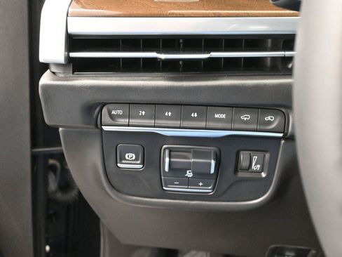 Used 2025 Cadillac Escalade ESV Sport Platinum image 25