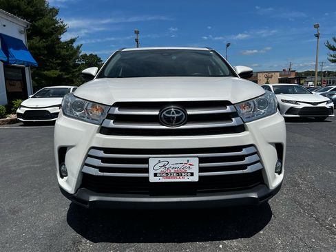 Used 2017 Toyota Highlander XLE image 2