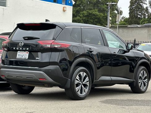 Used 2023 Nissan Rogue SV FWD image 4