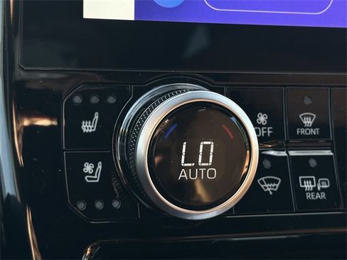 New 2026 Toyota Highlander Platinum image 15