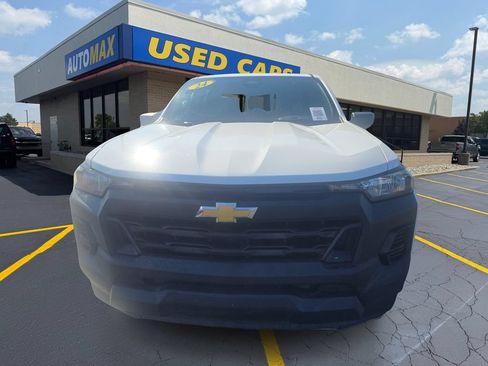 Used 2024 Chevrolet Colorado W/T w/ WT Convenience Package II RWD image 3