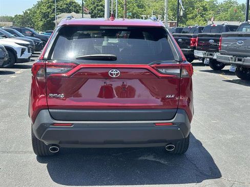 Used 2022 Toyota RAV4 XLE Premium FWD image 7