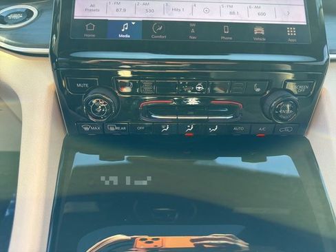 Used 2023 Jeep Grand Cherokee Limited image 28