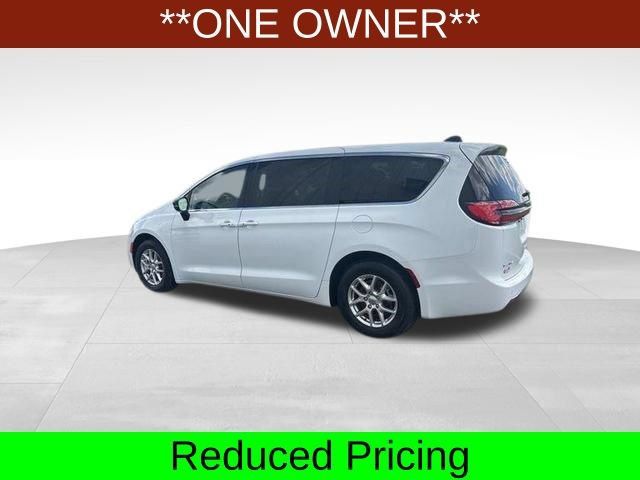Used 2024 Chrysler Pacifica Touring-L FWD image 4
