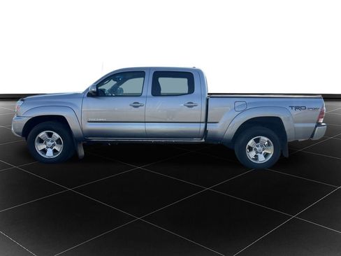 Used 2015 Toyota Tacoma Base image 2