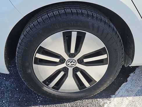 Used 2017 Volkswagen e-Golf SEL Premium image 27