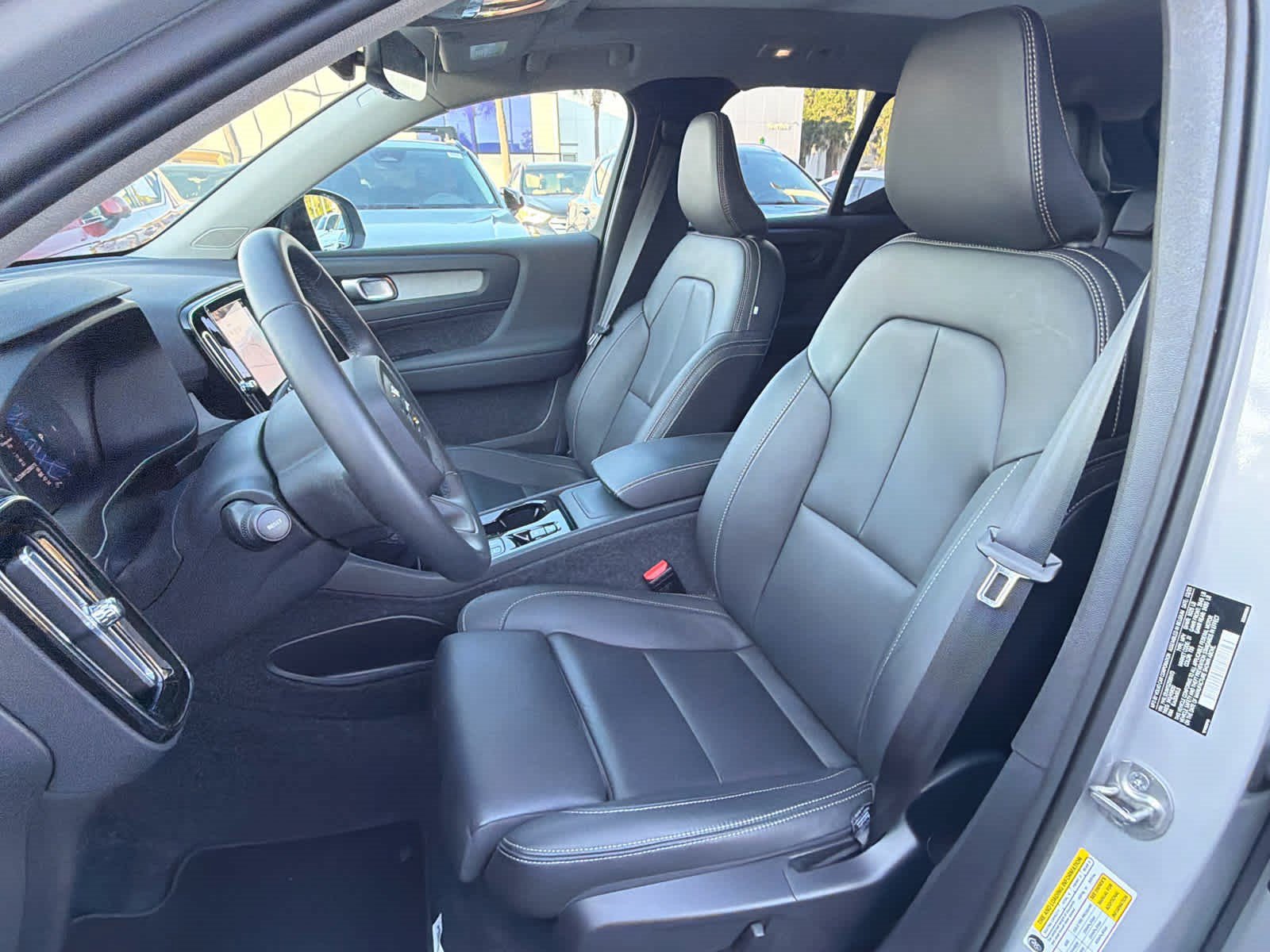 Used 2025 Volvo XC40 B5 Ultra AWD/4WD image 27