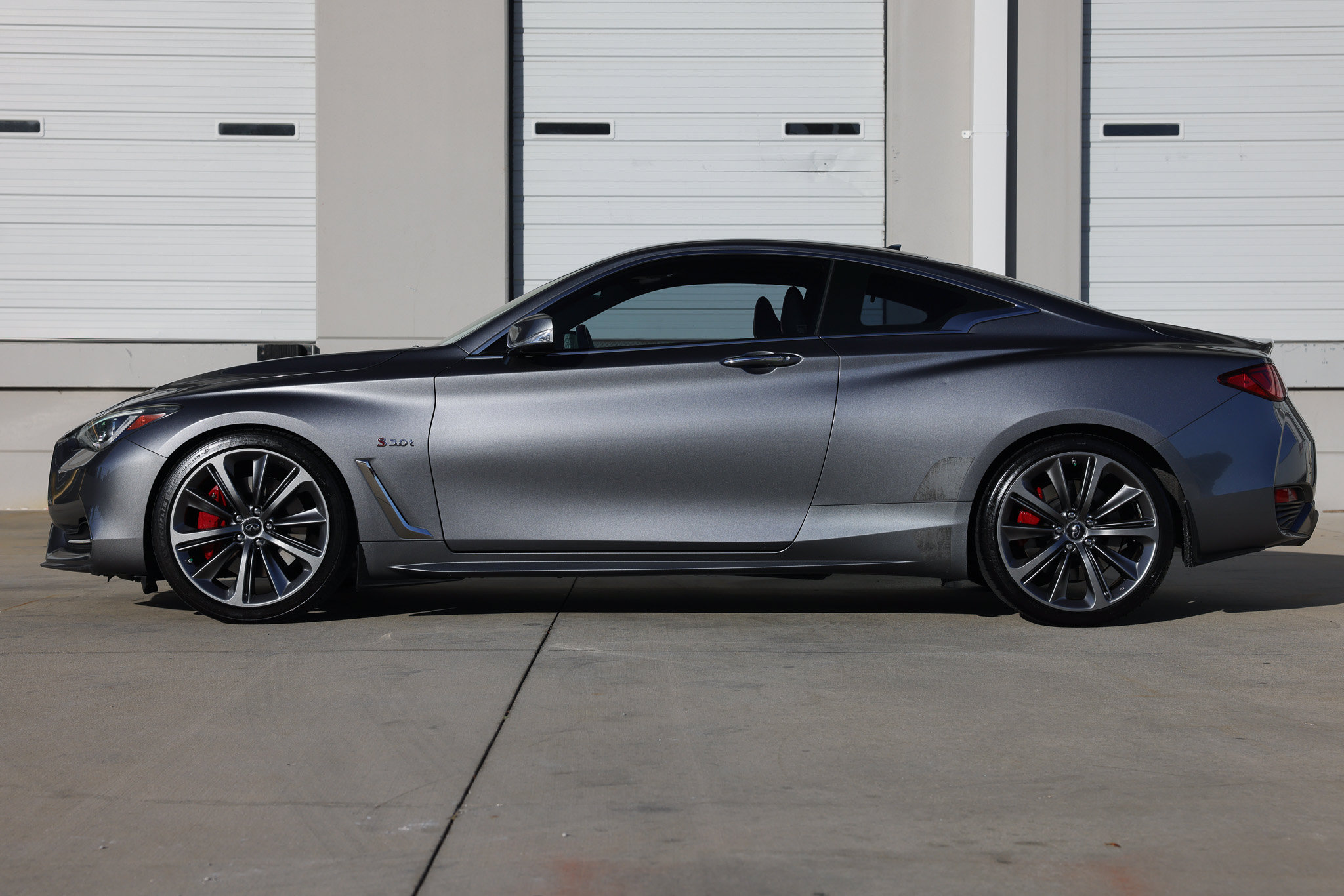 Used 2018 INFINITI Q60 Red Sport 400 w/ Sensory Package 3.0T Sport RWD image 4