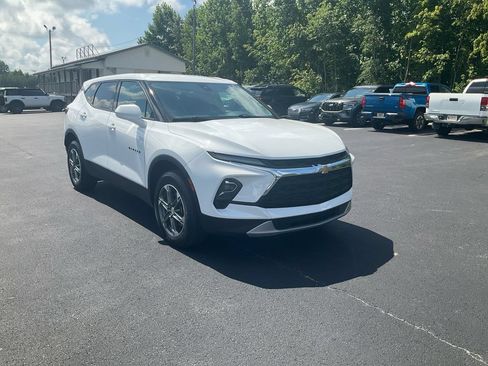Used 2023 Chevrolet Blazer LT FWD image 3