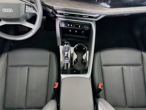 Certified 2025 Audi Q5 Premium w/ Convenience Package AWD/4WD image 17