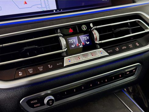 Used 2019 BMW X7 xDrive40i w/ Premium Package AWD/4WD image 16